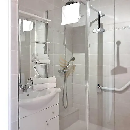 Apartmán 5-peopl - Sea View- Terrace - Parking *